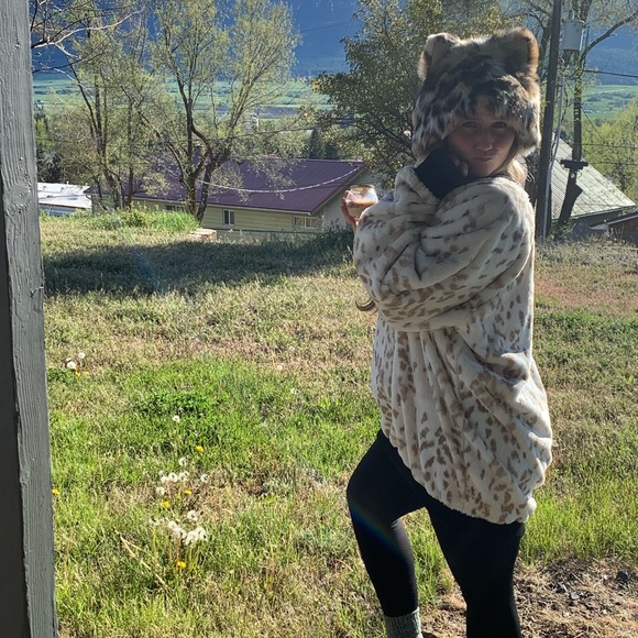 Spirithood Sweater ♥️ - Picture 10 of 10